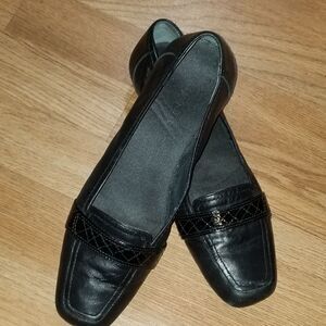 Women's  leather slip-on loafer shoes pre-owned